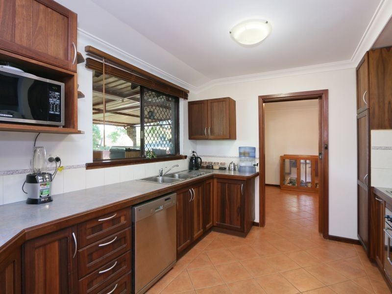 37 Lester Drive, Thornlie WA 6108