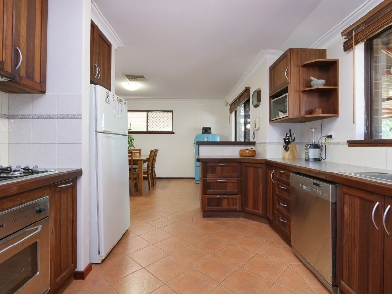 37 Lester Drive, Thornlie WA 6108