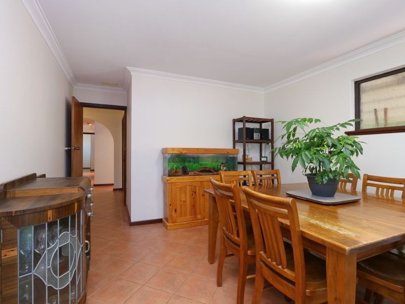 37 Lester Drive, Thornlie WA 6108