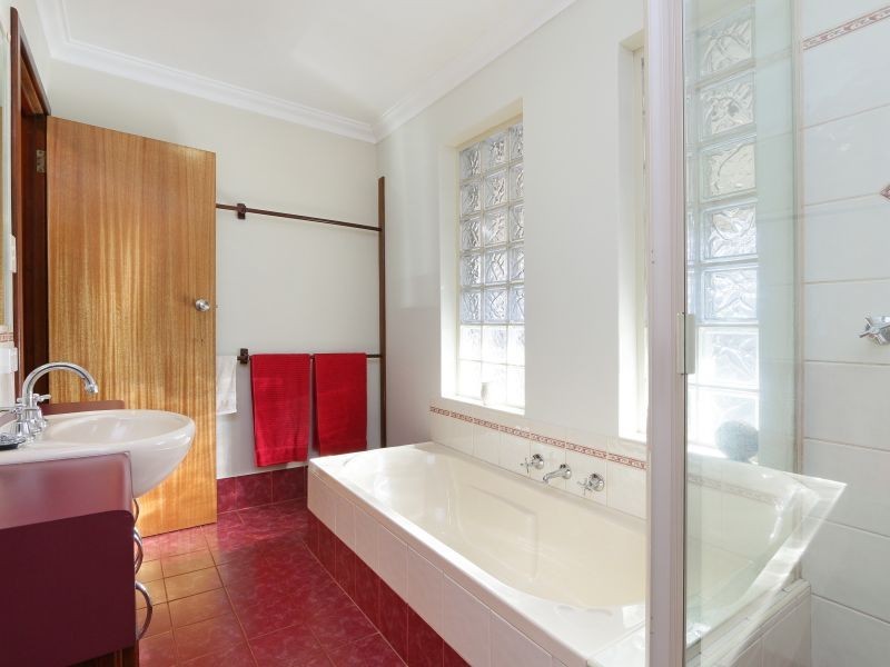 37 Lester Drive, Thornlie WA 6108