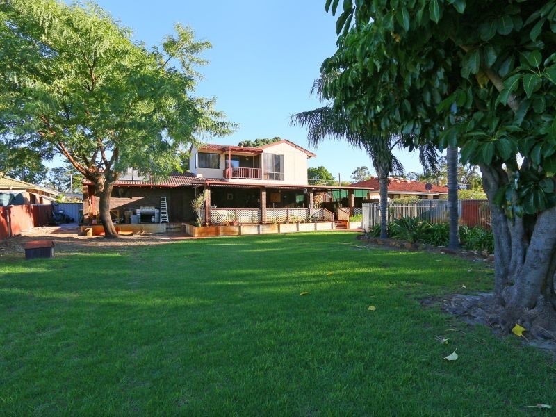 37 Lester Drive, Thornlie WA 6108