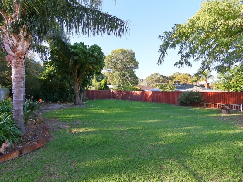 37 Lester Drive, Thornlie WA 6108