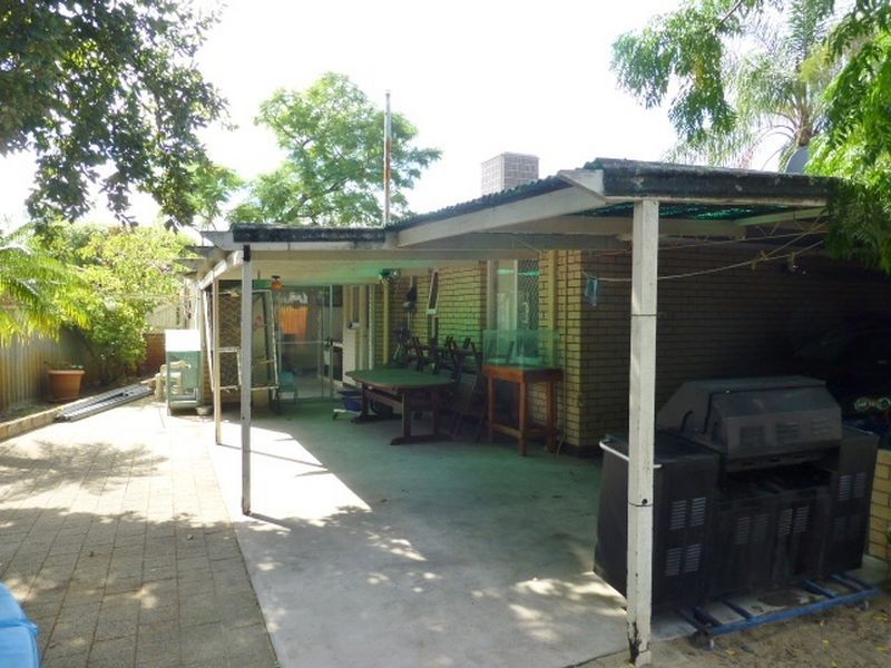 32 Glyndebourne Avenue, Thornlie WA 6108