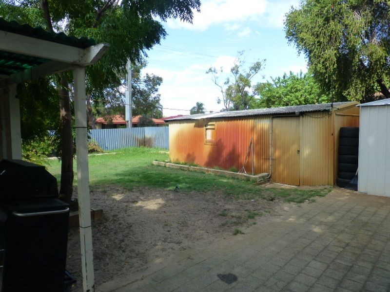 32 Glyndebourne Avenue, Thornlie WA 6108