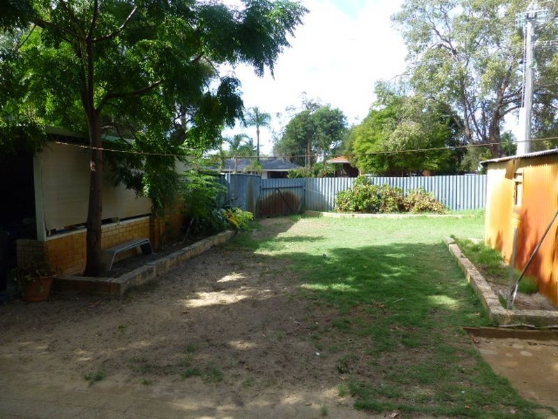 32 Glyndebourne Avenue, Thornlie WA 6108