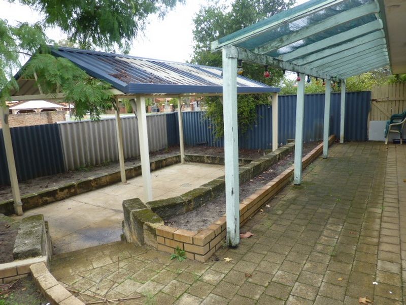 32 Glyndebourne Avenue, Thornlie WA 6108