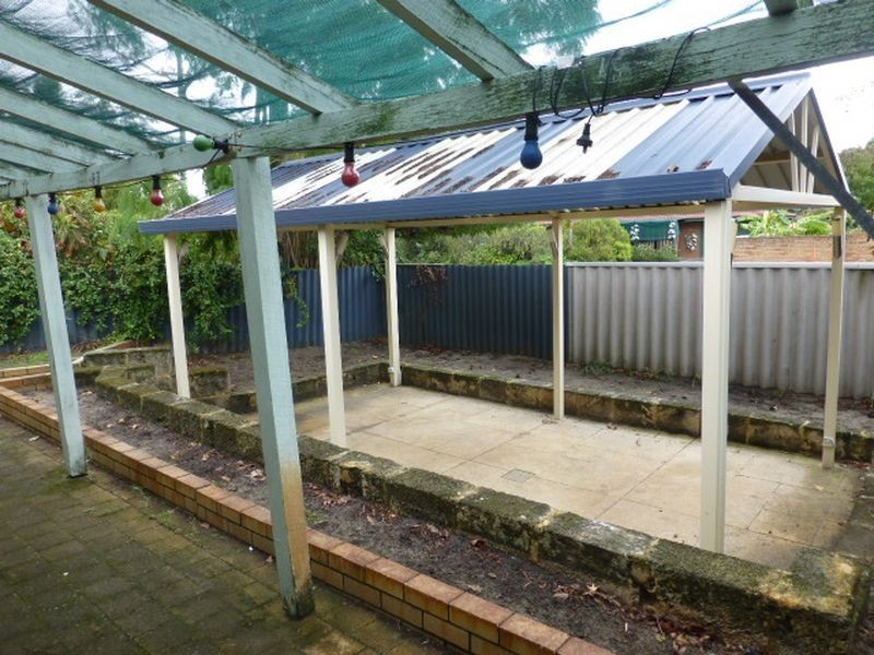 32 Glyndebourne Avenue, Thornlie WA 6108