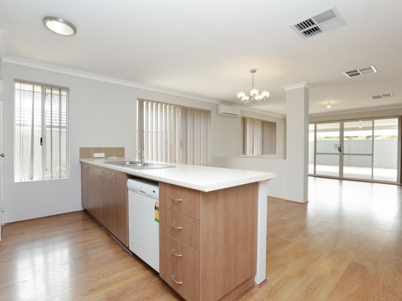 8 Cornforth Way, Piara Waters WA 6112