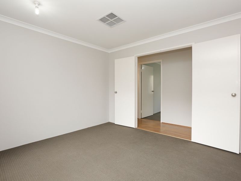 8 Cornforth Way, Piara Waters WA 6112
