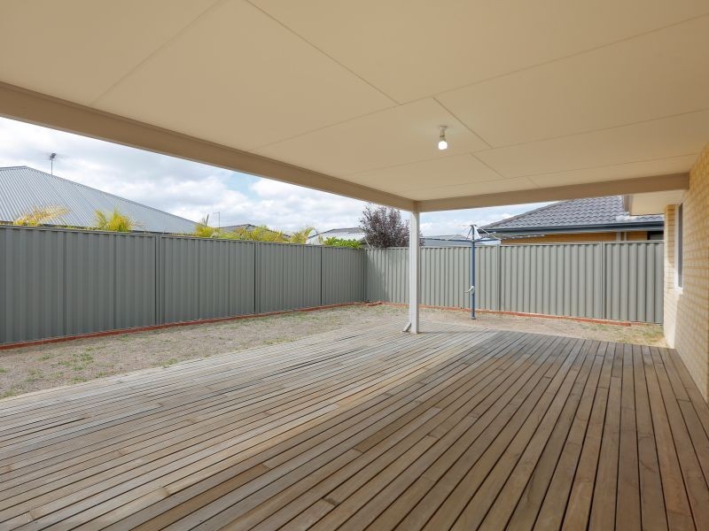 8 Cornforth Way, Piara Waters WA 6112