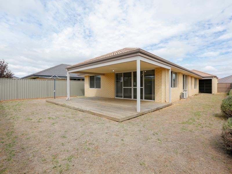 8 Cornforth Way, Piara Waters WA 6112