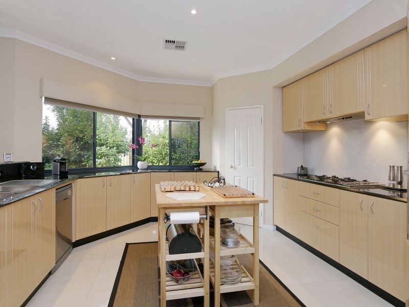 8 Rousham Street, Canning Vale WA 6155