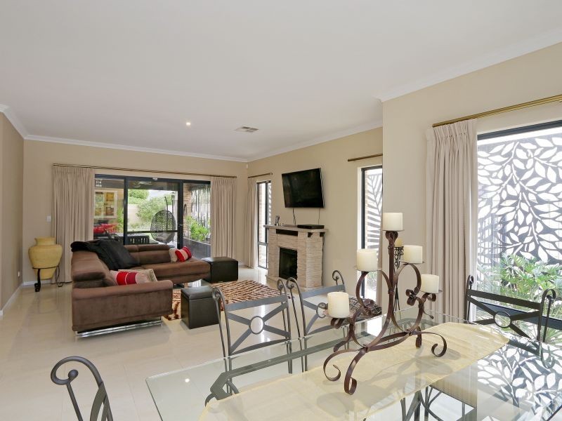 8 Rousham Street, Canning Vale WA 6155