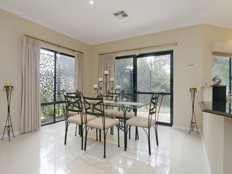 8 Rousham Street, Canning Vale WA 6155