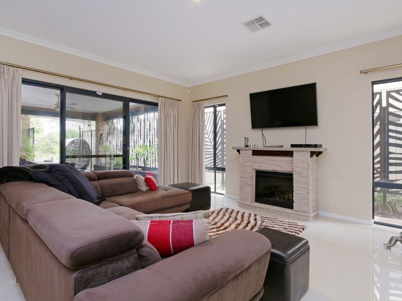 8 Rousham Street, Canning Vale WA 6155