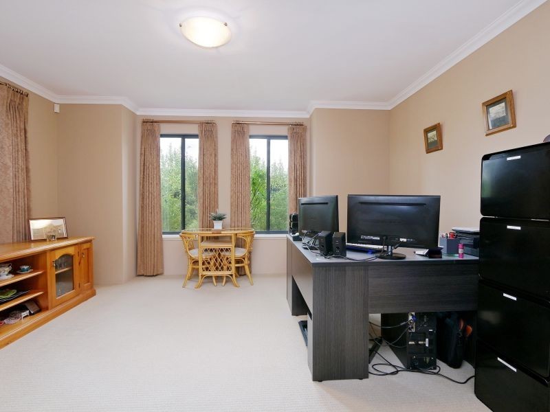 8 Rousham Street, Canning Vale WA 6155