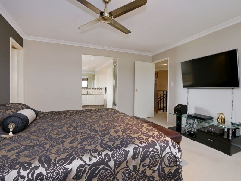 8 Rousham Street, Canning Vale WA 6155