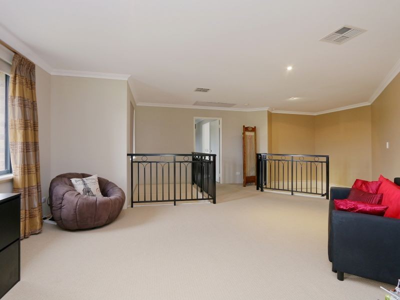 8 Rousham Street, Canning Vale WA 6155