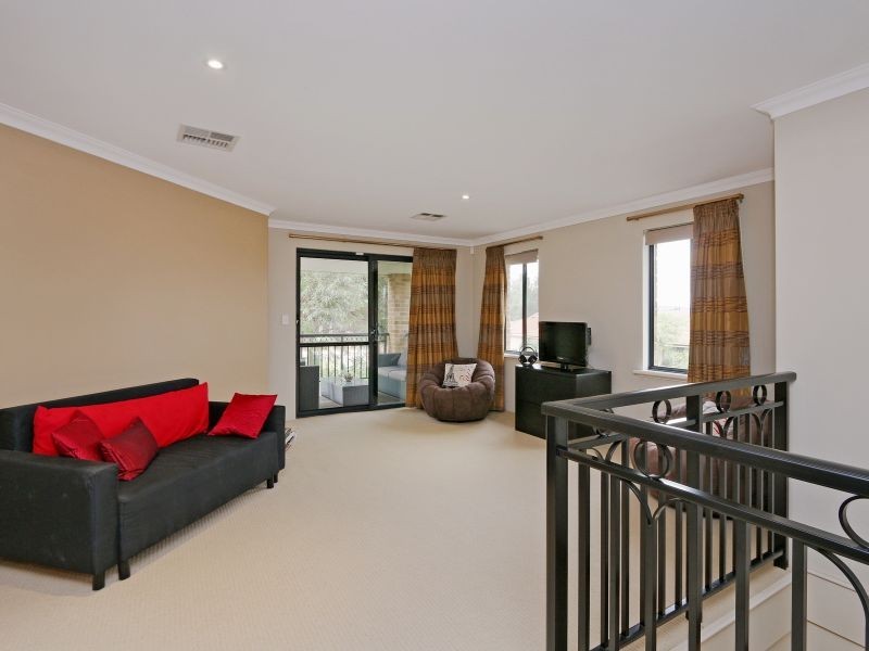 8 Rousham Street, Canning Vale WA 6155