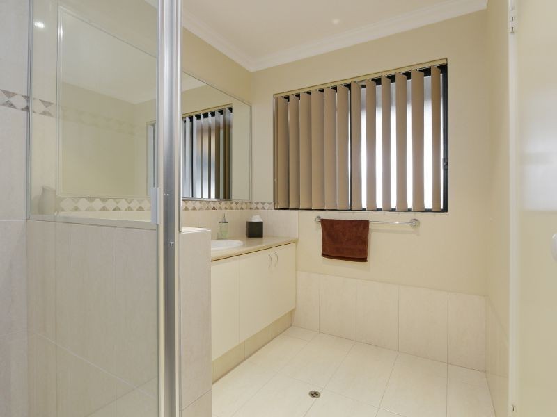 8 Rousham Street, Canning Vale WA 6155