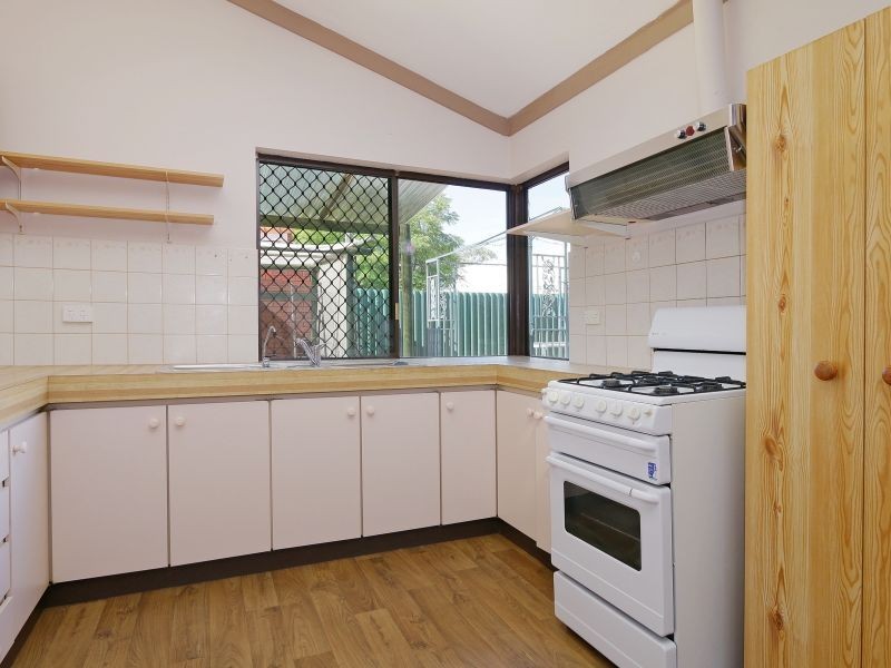 5 Edgeware Street, Lynwood WA 6147