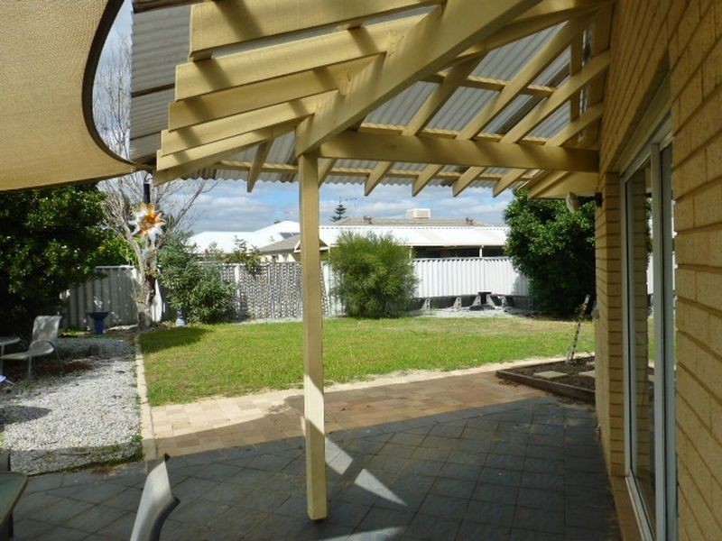 3/12 Dowley Court, Queens Park WA 6107