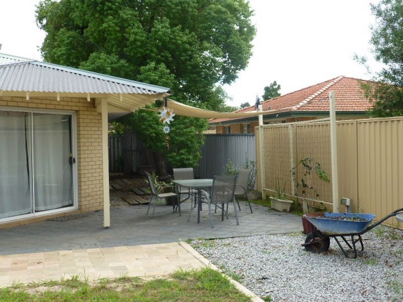 3/12 Dowley Court, Queens Park WA 6107