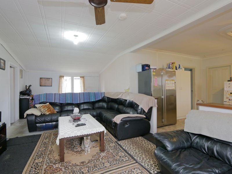 81 Spring Road, Thornlie WA 6108