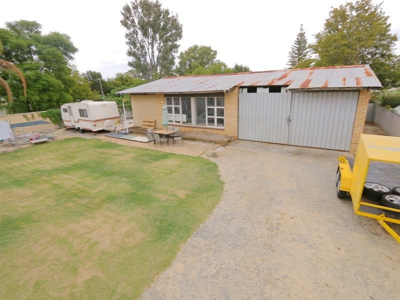 81 Spring Road, Thornlie WA 6108