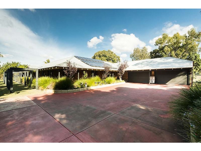 5 Livingstone Drive, Canning Vale WA 6155