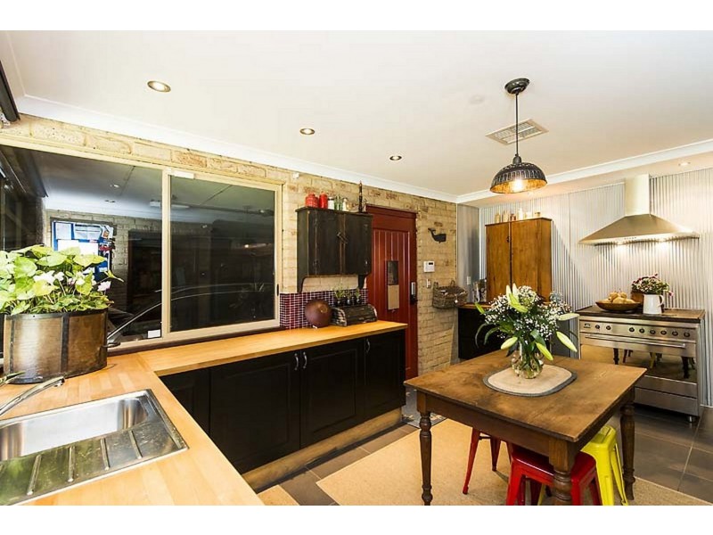 5 Livingstone Drive, Canning Vale WA 6155