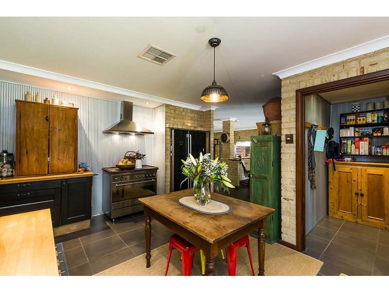 5 Livingstone Drive, Canning Vale WA 6155