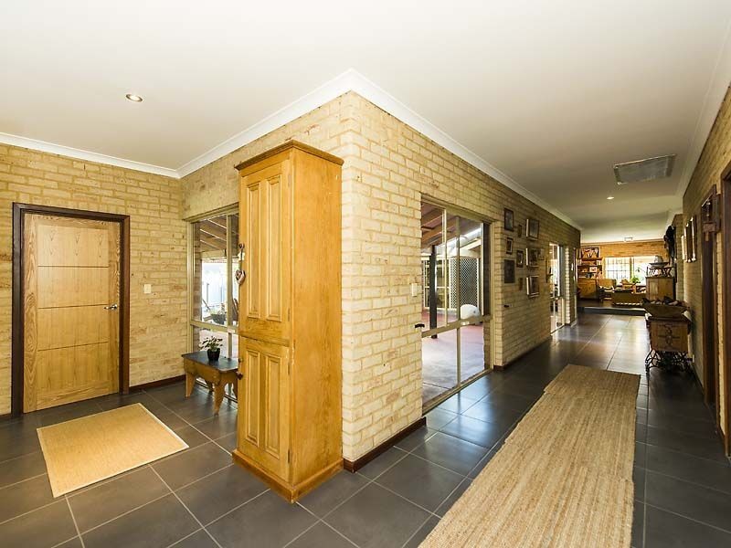 5 Livingstone Drive, Canning Vale WA 6155