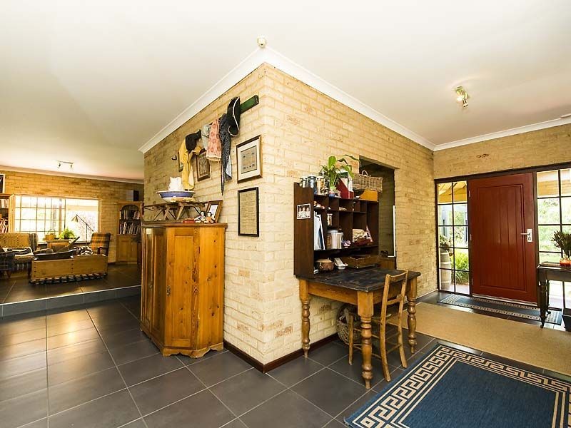 5 Livingstone Drive, Canning Vale WA 6155