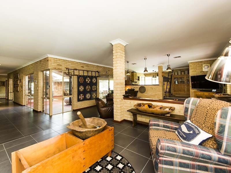 5 Livingstone Drive, Canning Vale WA 6155