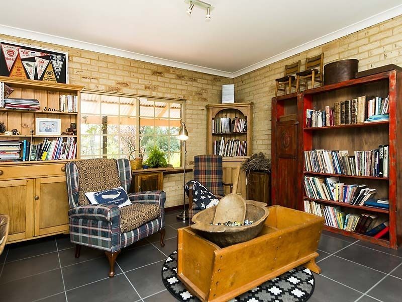 5 Livingstone Drive, Canning Vale WA 6155