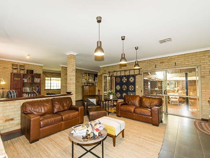 5 Livingstone Drive, Canning Vale WA 6155