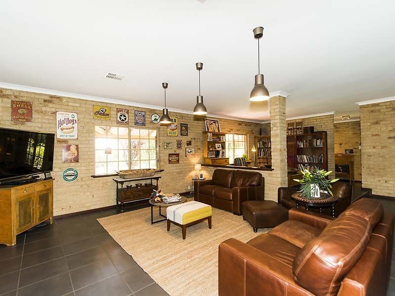 5 Livingstone Drive, Canning Vale WA 6155