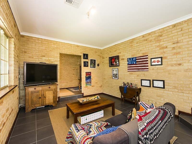 5 Livingstone Drive, Canning Vale WA 6155