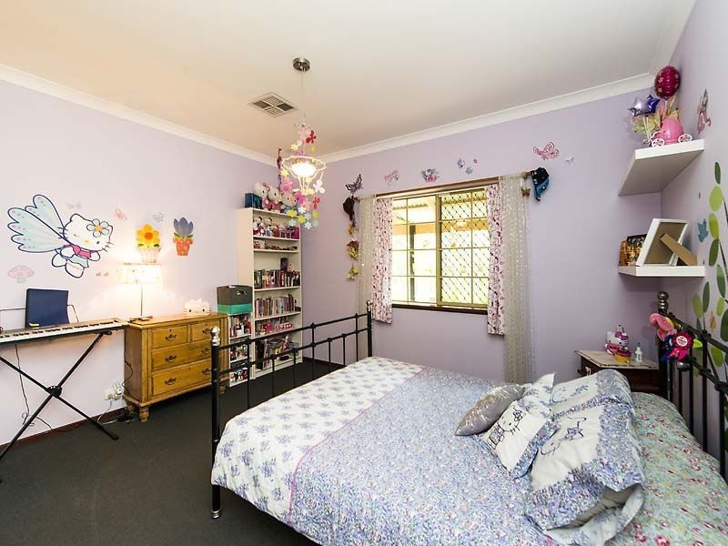 5 Livingstone Drive, Canning Vale WA 6155