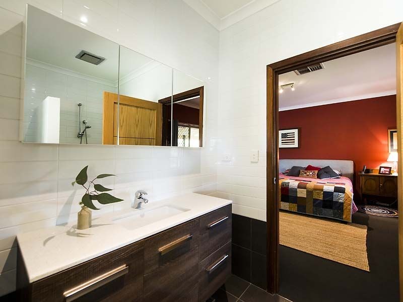 5 Livingstone Drive, Canning Vale WA 6155