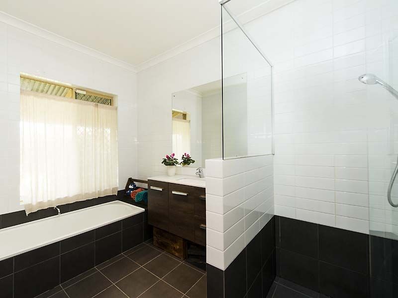 5 Livingstone Drive, Canning Vale WA 6155