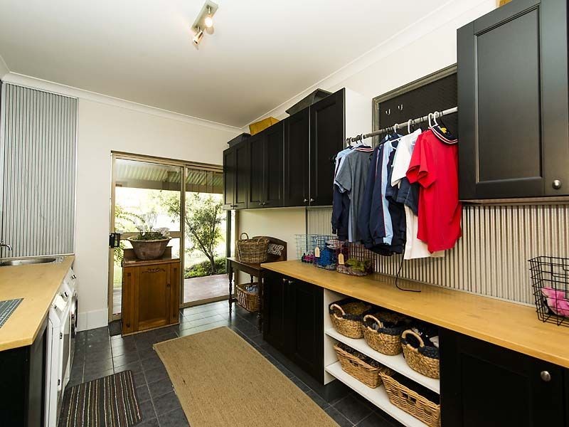 5 Livingstone Drive, Canning Vale WA 6155