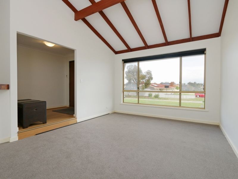 30 Voyager Drive, Thornlie WA 6108