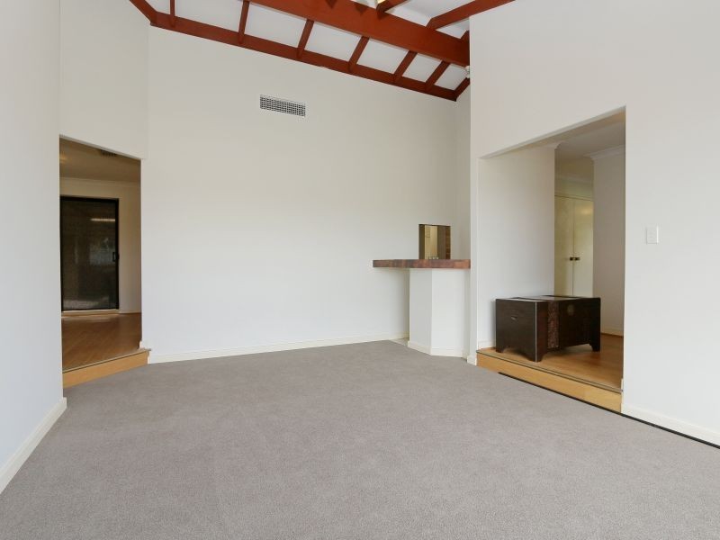 30 Voyager Drive, Thornlie WA 6108