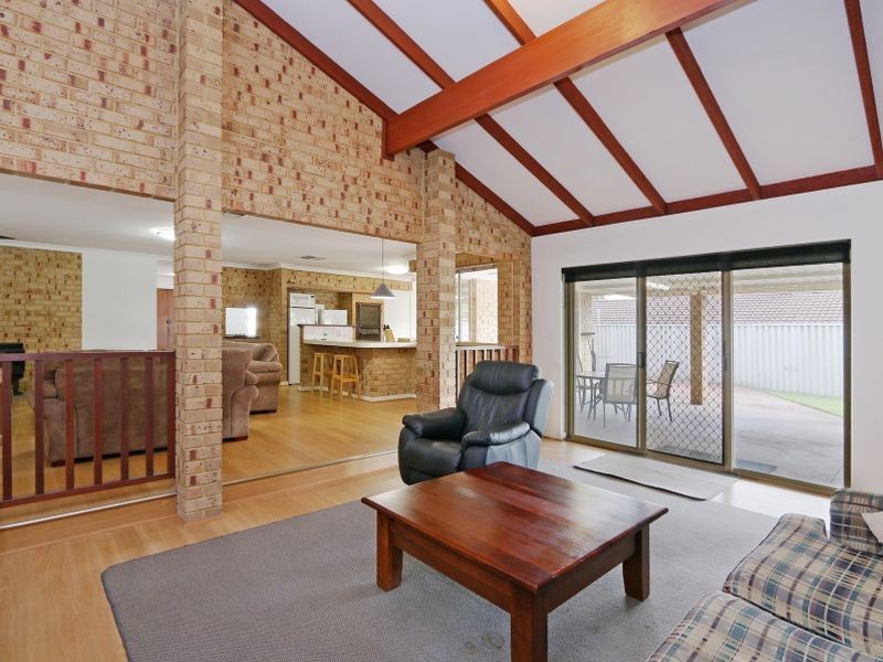 30 Voyager Drive, Thornlie WA 6108