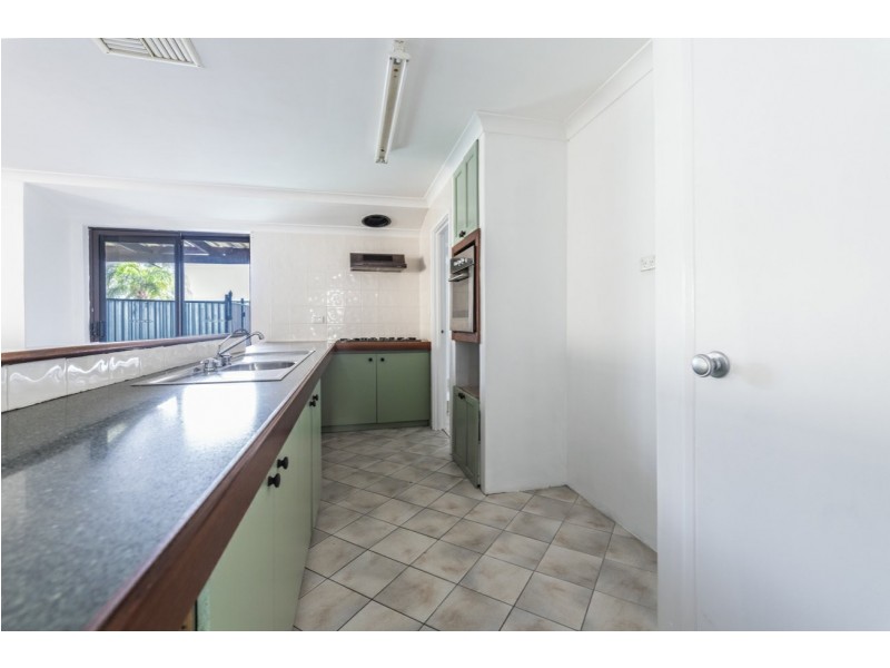 6 Challenger Drive, Thornlie WA 6108