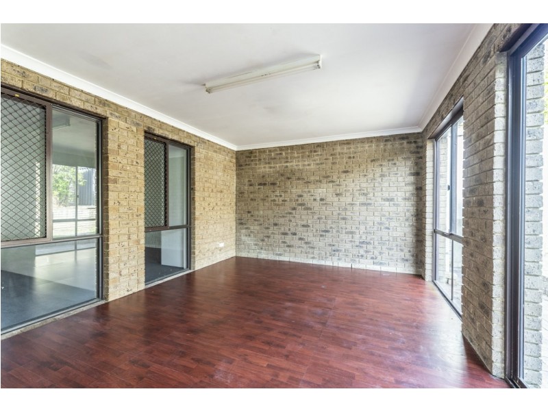 6 Challenger Drive, Thornlie WA 6108