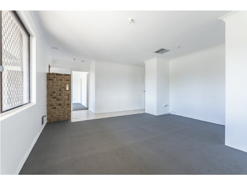 6 Challenger Drive, Thornlie WA 6108