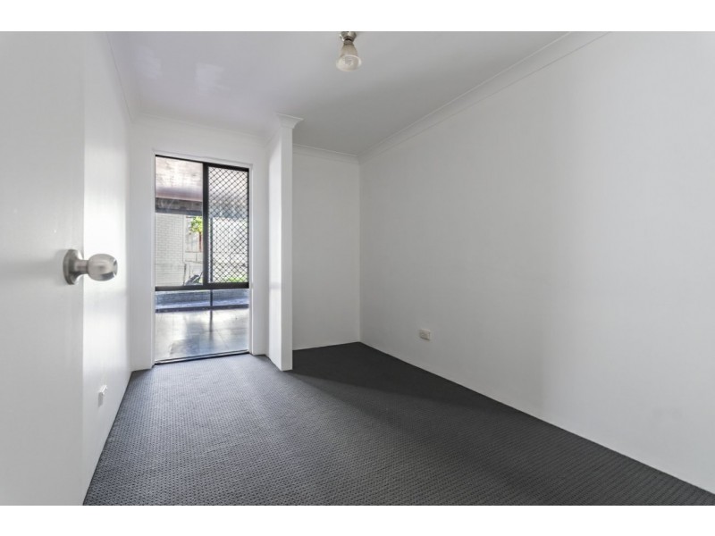 6 Challenger Drive, Thornlie WA 6108